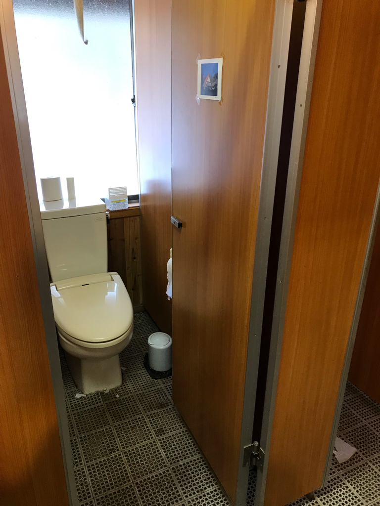 美濃戸山荘の山トイレ写真2