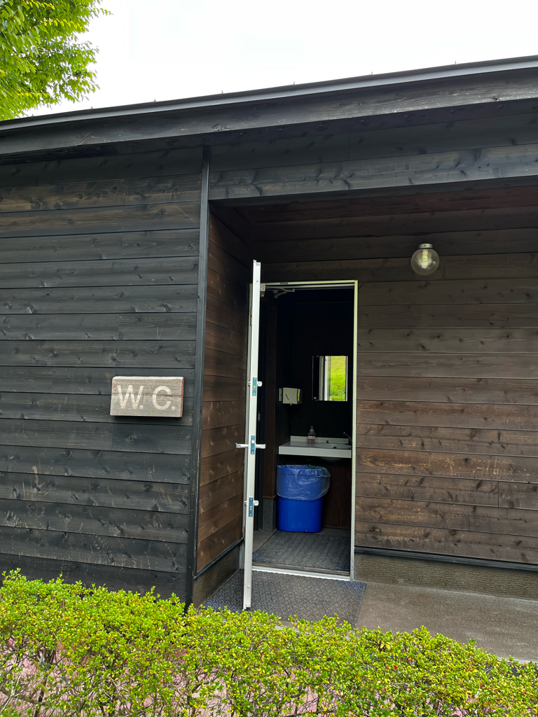入笠山 ゴンドラ乗り場手前の山トイレ写真2