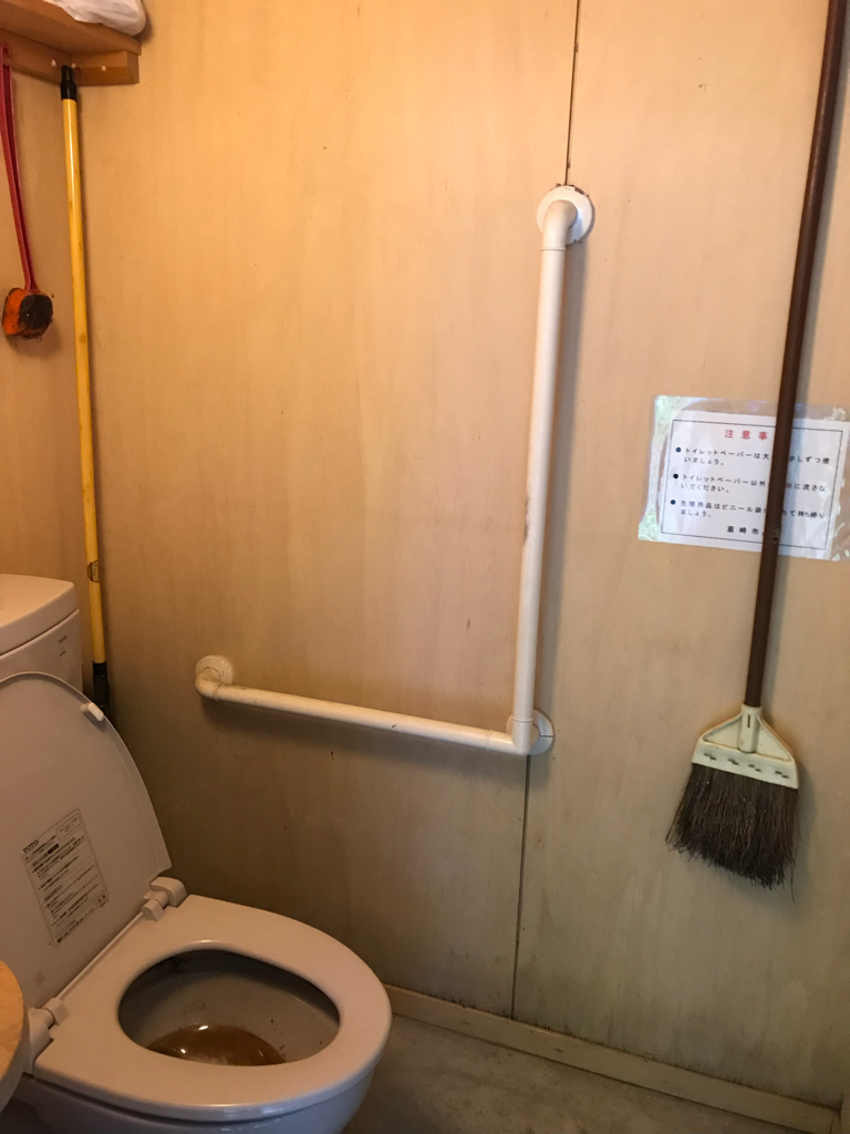 御在石温泉の山トイレ写真3