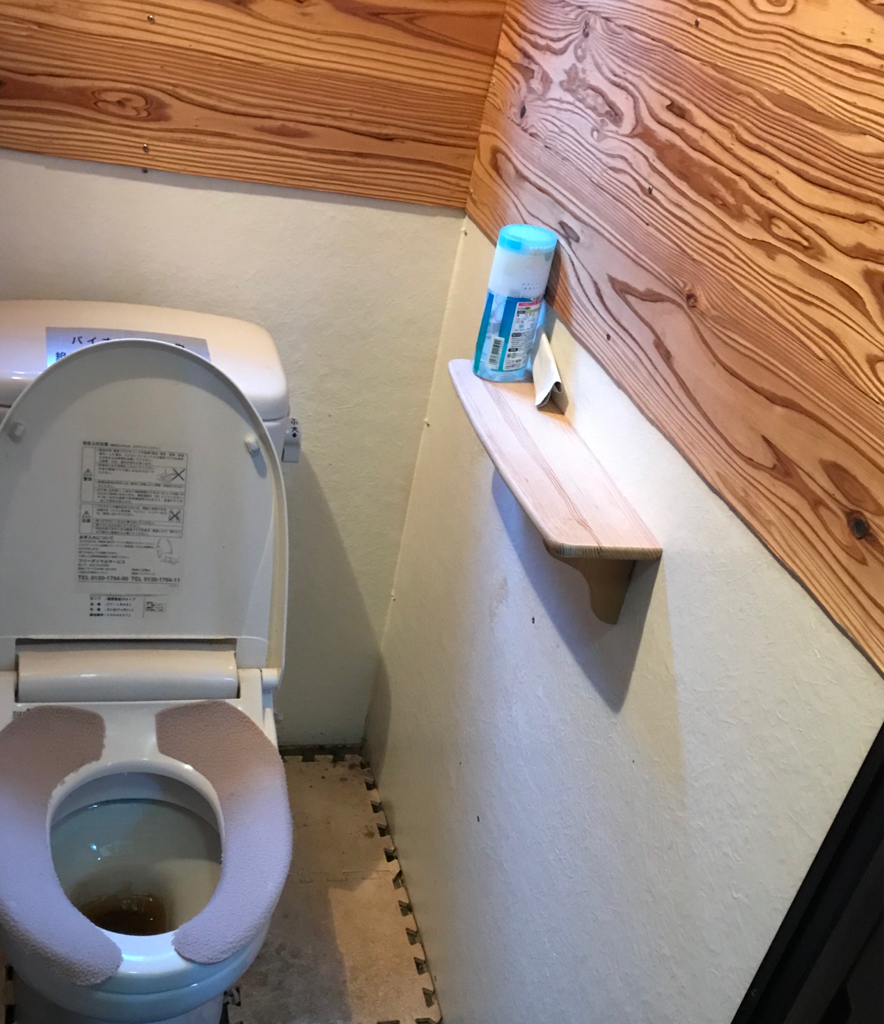 薬師岳小屋の山トイレ写真2