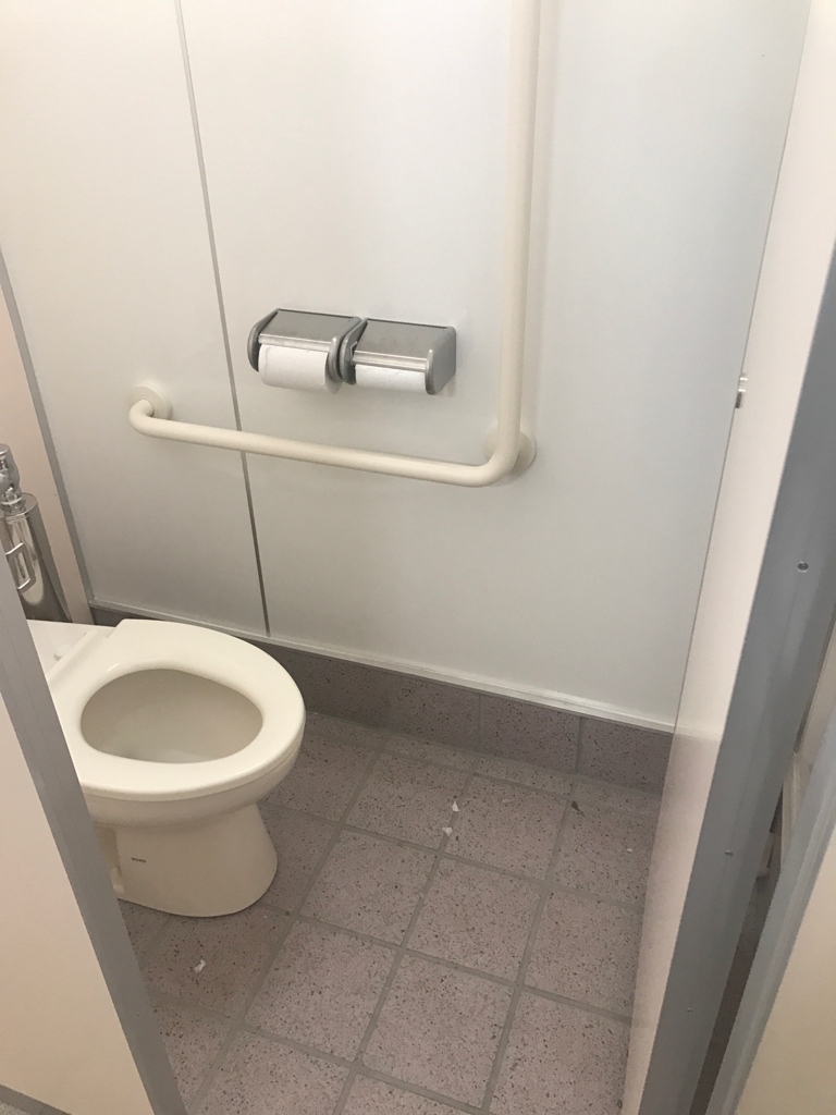 尾白渓谷駐車場の山トイレ写真2
