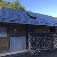 留浦バス停　奥多摩　雲取山の登山トイレ